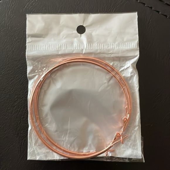 🔥2 for$10🔥Rose Gold Color Hoop Earrings - Picture 3 of 3